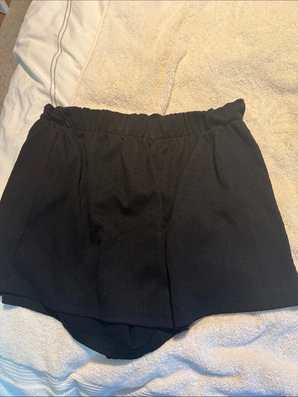H & M women’s Black Elastic Waist Shorts XL